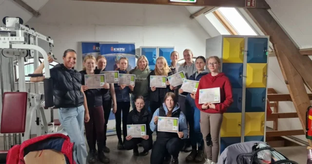 We had so much fun the last weeks with this group of girls from Sweden, Belgium and the Netherlands. It’s wonderful to see how much they’ve learned and how big the improvement is in the horses they’ve worked with these days. Today was the final exams and what beautiful things we’ve seen! Horses who were very scared from the trailer last week now went on easily and even the youngsters are walking smooth on the longlines! ✅ Great job girls, it was a pleasure!
