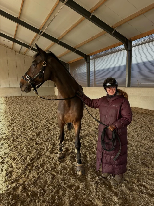 Wat een top dag in Bunschoten vandaag! 

Het laatste weekend van deze niveau 2 groep, en wat hadden we leuke en uitdagende paarden om mee te werken. 

Van twee 6-jarigen voor het eerst laten kennismaken met de trailer tot de communicatie verbeteren met jonge en oudere (spring) talenten in de roundpen. 

We gaven het al als feedback vandaag terug aan de studenten, maar wat hebben ze onwijs hard gewerkt en veel stappen weer gemaakt, met zowel de paarden als zichzelf. 

Morgen staat een theoriedag in Ethologie met Machteld van Dierendonck op het programma en dan op naar hun examens zondag! Heel veel succes 🍀💪

#paardenopleiding #paardengedrag #paardengedragstrainer #paardentraining #instructeurpaardengedrag
