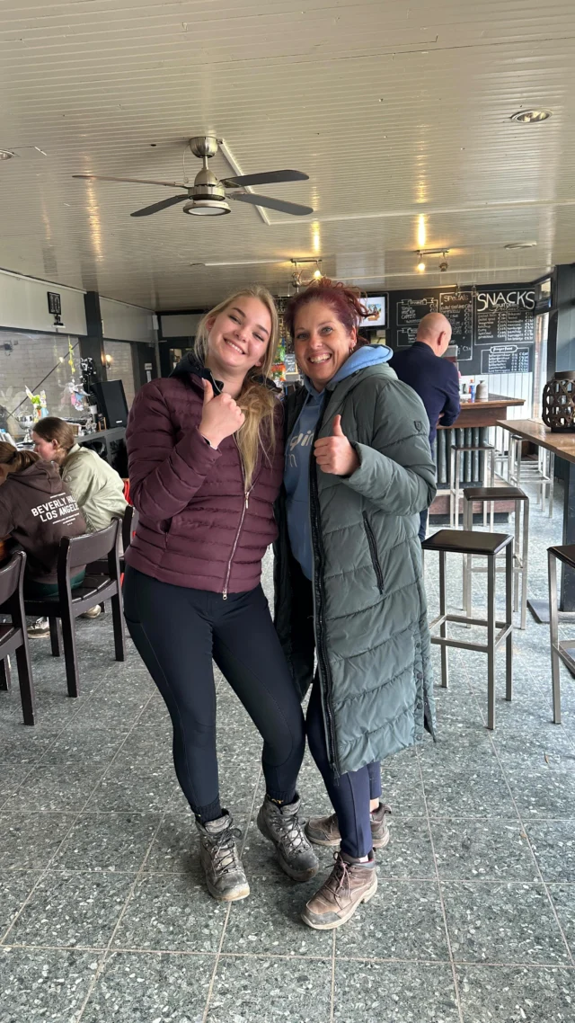 Examendag niveau 3!

Gisteren kwamen twee examinatoren van de ORUN naar Gouda om een aantal studenten uit niveau 3 te beoordelen op hun kwaliteiten in het lesgeven en kennis van het exterieur. Altijd een spannende dag. Maar kijkende naar het aantal duimpjes in deze video hadden de studenten er een goed gevoel bij! 

Nu nog even wachten op de uitslag, maar het zit erop! 

#paardenexamen #orun #knhs #instructeurpaardengedrag #paardengedrag