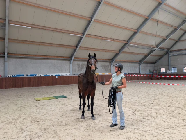Afgelopen weekend zijn onze niveau 3 studenten in bij @spe.horses  Vierhuizen aan de slag gegaan tijdens leerzaam weekend. En wat hebben ze topdagen gehad!

Tussen de middag werden ze verwend met zelfgemaakte kippensoep en lekkere broodjes. Samen met instructeurs @wereldpaard_lydiavanoosten  @stal_de_wijk  hebben de studenten geoefend met trailerladen, maar ook met de vrachtwagen. De studenten hebben geoefend met trailerladen, maar ook met de vrachtwagen. Voor de meeste studenten was dit de eerste keer dat ze hiermee mochten werken, dus een super waardevolle ervaring.

Goed gedaan allemaal — op naar het volgende weekend! 🐴