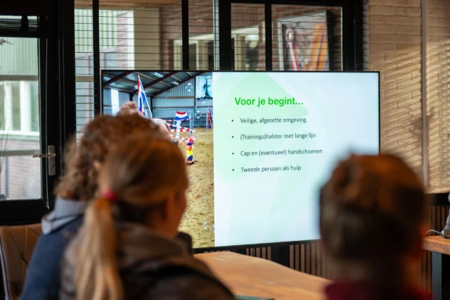 🤩 Wauw... wat een enthousiasme!

We worden er stiekem best blij van om dit te kunnen delen.💚
De niveau 1-groep die dit najaar start zit bijna vol én de informatiebijeenkomst van 16 augustus hebben we inmiddels moeten sluiten vanwege het grote aantal aanmeldingen. Wat ontzettend gaaf om te zien dat zoveel mensen enthousiast zijn over onze opleiding!

Had jij graag bij de informatiebijeenkomst in augustus willen zijn? Geen probleem! De volgende kennismakingsbijeenkomst staat gepland in september, dus je hebt nog alle kans om kennis te maken en al je vragen te stellen.

Aan iedereen die zich al heeft aangemeld: superleuk dat jullie erbij zijn! We kunnen niet wachten om samen aan de slag te gaan. 🙌

 #paardenwelzijn #paardenkennis #paardentraining #vertrouwen #loswerken #opleiding #paardengedrag #horsemanship #paardrijden #grondwerk #paardenliefde